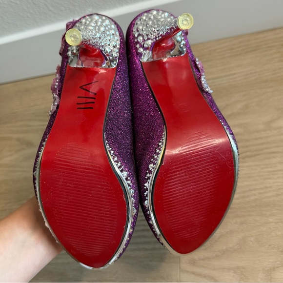 Red bottom PRINCESS heels - Picture 5 of 6